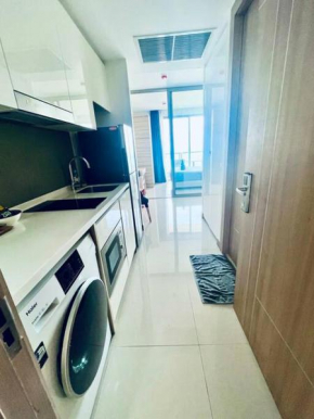 Relax In A Spacious 1-BR W/Seaview Riviera Jomtien
